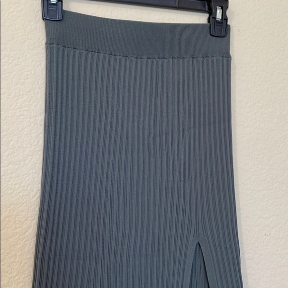 Aritzia green maxi skirt - Picture 2 of 6